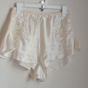 Alix Paige Sleep Bottoms Women L Cream Satin Lace Sleepwear Shorts Elegant Silky